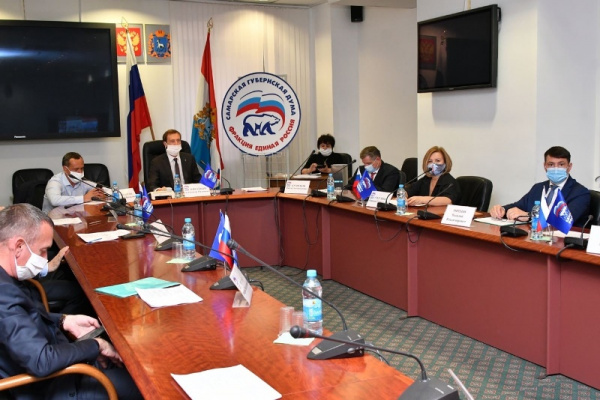 Дмитрий Азаров: отделения "Единой России" должны стать центрами волонтерской помощи