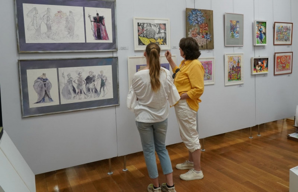 Двести откровений: в Самаре проходит выставка лучших работ юных художников России