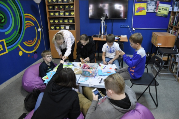 Фильм "Аэлита" под звуки синтезатора: как прошла "Библионочь" в юношеской библиотеке