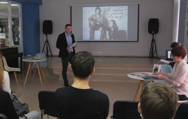 В самарской библиотеке поставили спектакль, посвященный Владимиру Высоцкому