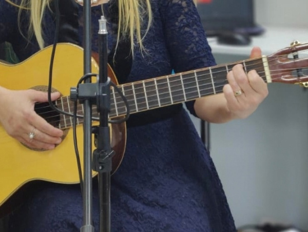 Жителей Тольятти приглашают на бардовский вечер "Гитаристы-оптимисты: юморина на привале"