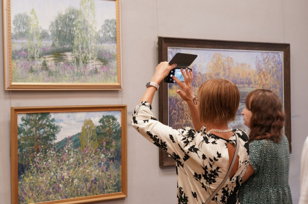 Музыка в красках: в Самаре проходит выставка пейзажей Евгения Бутенкова