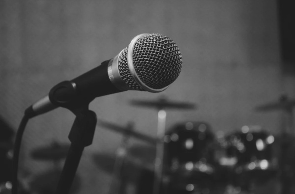 Владимир Путин присвоил звание "Заслуженный артист России" певцу SHAMAN