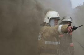 37 пожарных тушили дом в Самаре