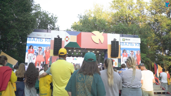 На молодежном форуме "iВолга" впервые прошел фестиваль детских команд КВН