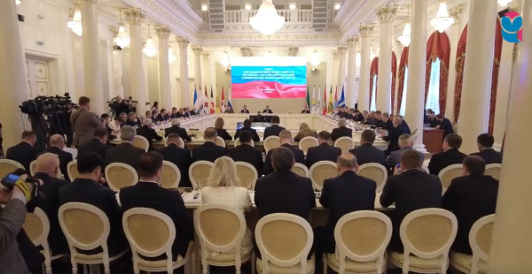 Губернатор Вячеслав Федорищев работает в Казани