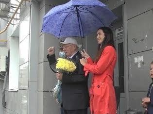 Ветерана ВОВ в Самарской области с 94-летием поздравили "Волжские казаки"