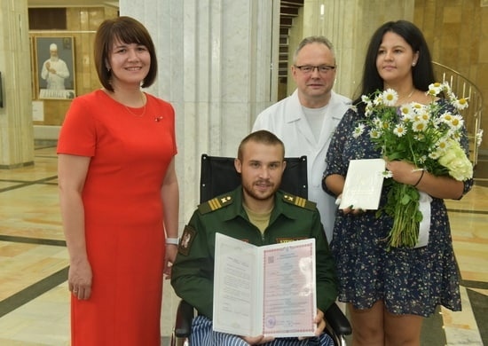 В Минобороны рассказали о свадебной церемонии участника спецоперации в госпитале Вишневского