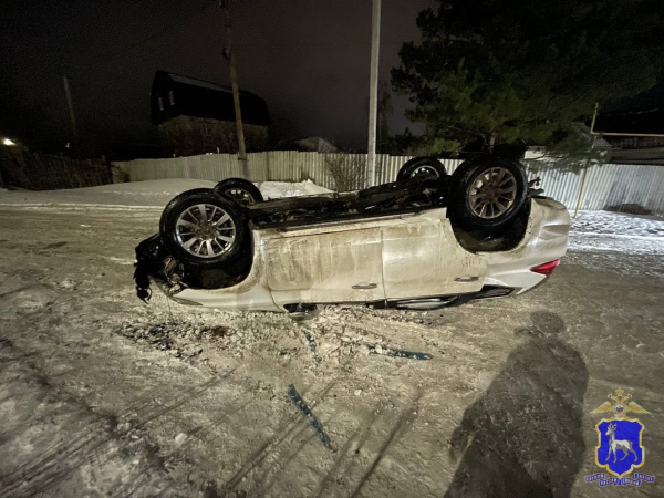 Четыре человека пострадали в перевернувшемся внедорожнике в Сызрани
