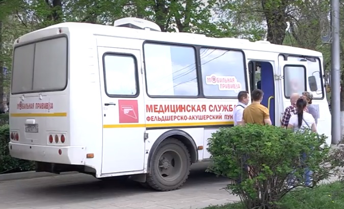 Самарцы в День Победы сделали прививки от COVID-19 на набережной