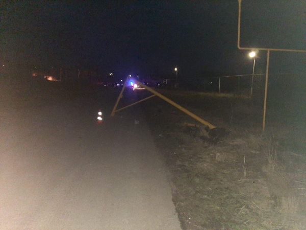 В Самарской области водитель врезался в столб и погиб