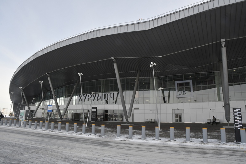 В Самаре из-за снегопада вынужденно приземлились два самолёта, летевшие в Оренбург