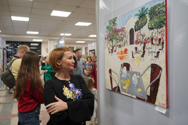 "Фарфоровая песенка" дуэтом: в Самаре проходит выставка работ Натальи Шепелевой и Алисы Самаринкиной