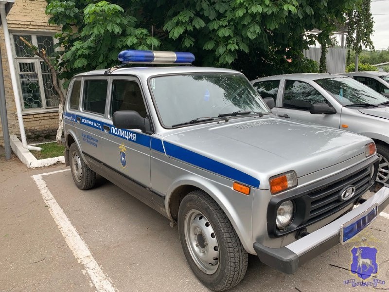 Схватила с прилавка и ушла: в Жигулевске женщину подозревают в краже телефона