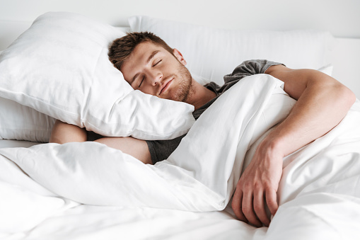 Кому из самарцев удается долго спать: опубликованы результаты опроса 