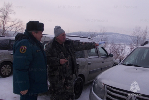 Можно провалиться: тольяттинские спасатели предупредили об опасности выхода на лед