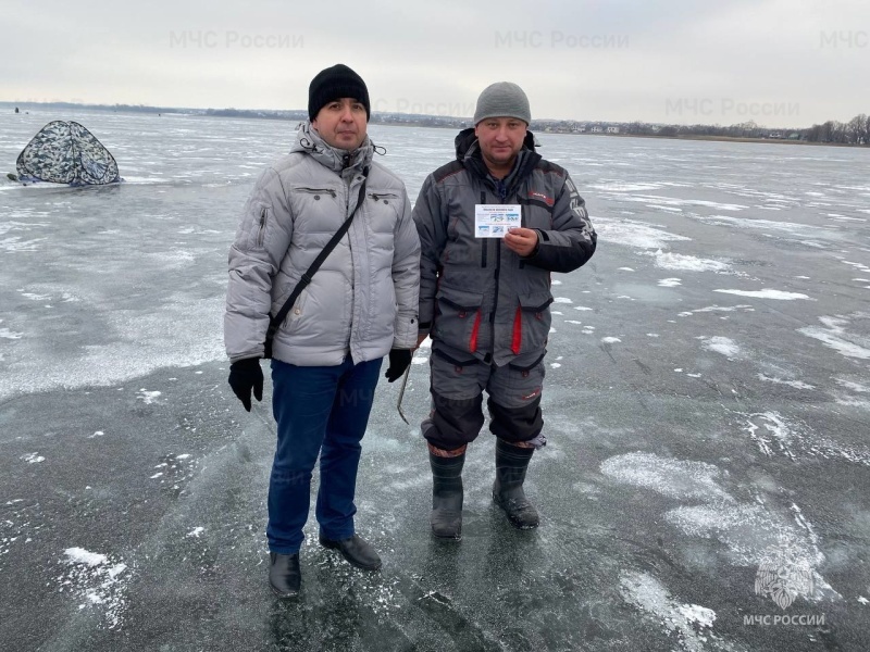 Дети и рыбаки - в зоне риска: сотрудники МЧС предупредили об опасности выхода лед