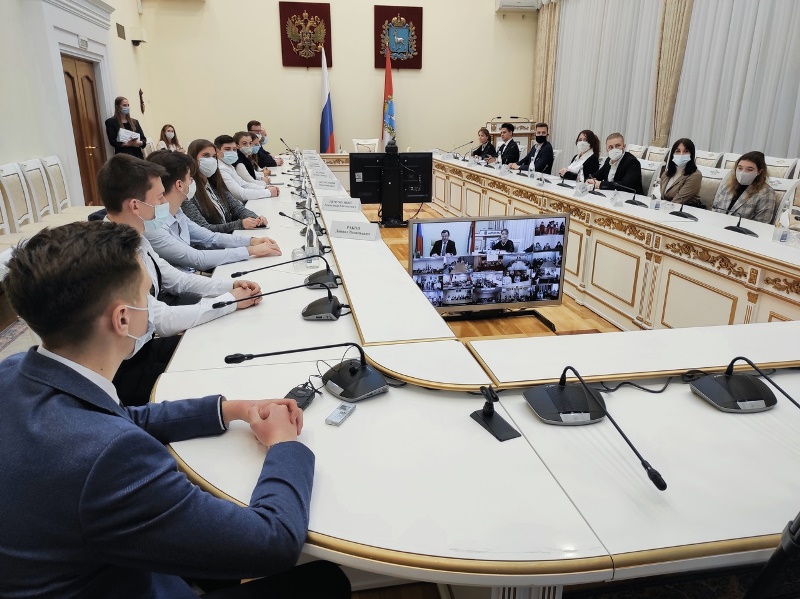Талантливая молодежь Самарской области презентовала губернатору свои идеи и научные разработки