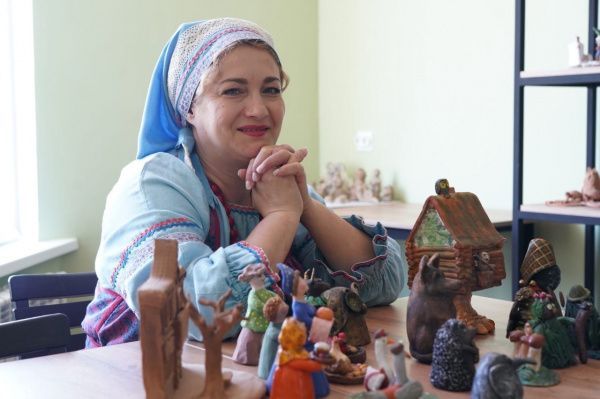 Марина Матыцына из села Борского учит детей делать игрушки по старинным традициям