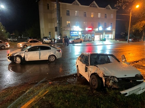 В Самаре водитель Kia Rio отправил в больницу пассажирку вазовской "четырнадцатой"