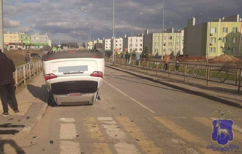 Перевернулась на крышу: в Самаре 10 апреля столкнулись две легковушки 