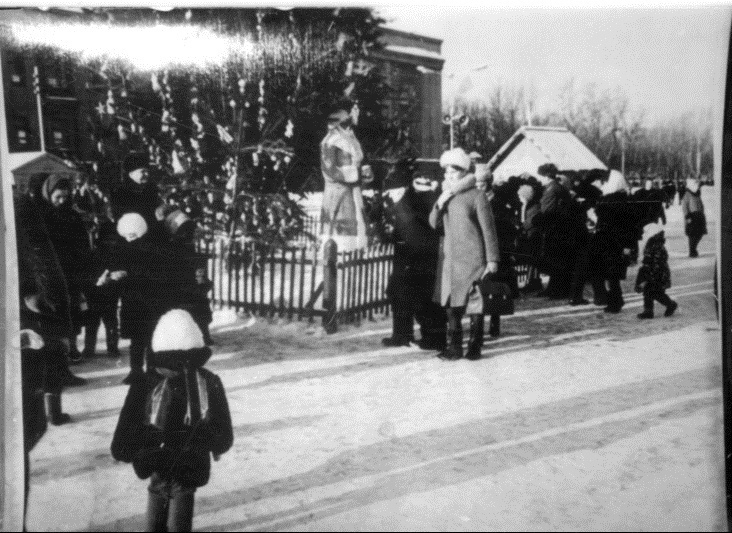 Самарцам показали главную городскую елку 60-х годов