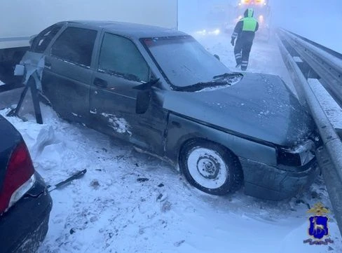 На трассе "Обход Тольятти" фура протаранила иномарку и спровоцировала массовое ДТП