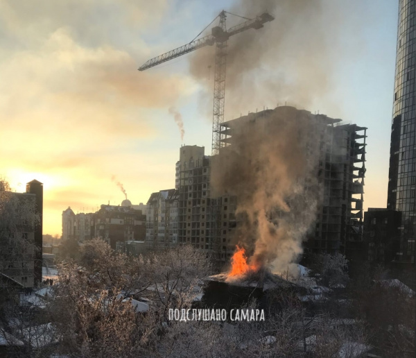 Крупный пожар на Вилоновской в Самаре: в двухэтажном доме нашли тела двух человек