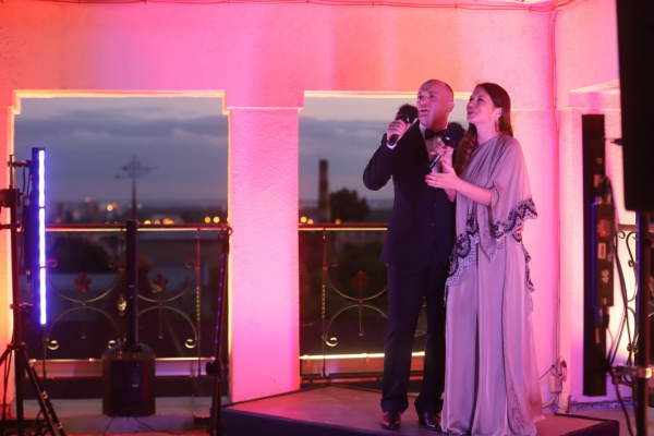 Артисты Самарского театра оперы и балета выступили на крыше здания в центре города 