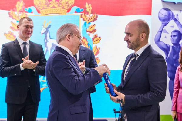 Вячеслав Федорищев принял эстафету на право проведения форума Россия - спортивная держава в 2025 году в Самарской области