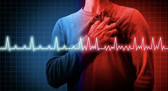 От сердца до психики: врачи рассказали, на какие нарушения может указывать боль в груди