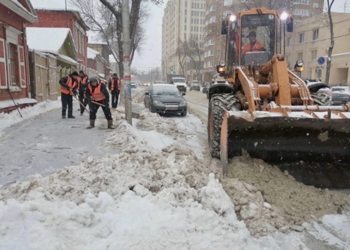 С самарских магистралей вывезли почти 4 тонны снега