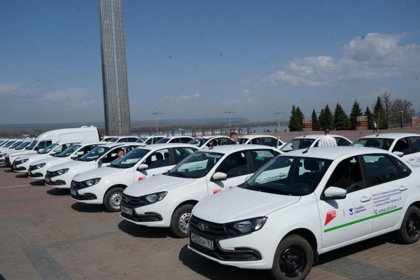 Автопарк медучреждений Самарской области пополнили 17 автомобилей Нива и 40 Грант