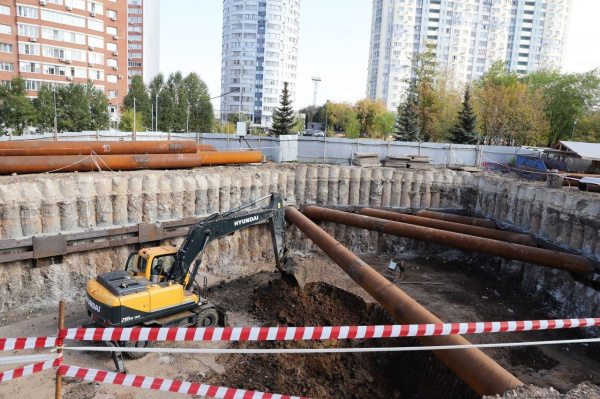 Новый этап: у будущего самарского планетария установили ограждение котлована