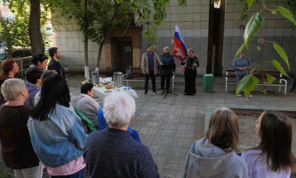 В самарских дворах звучат песни Победы