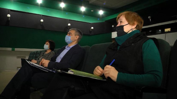 Жюри фестиваля "Театральное Приволжье" отсматривают работы участников окружного этапа