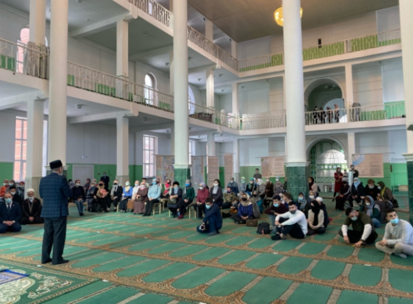 Межкультурный диалог: в Самарской соборной мечети прошел день открытых дверей