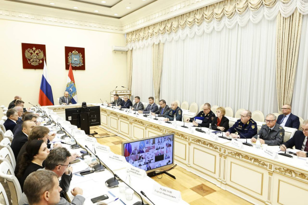 Тушение лесного пожара и обеспечение безопасности на объектах транспортной инфраструктуры: Вячеслав Федорищев провел заседание областного Правительст