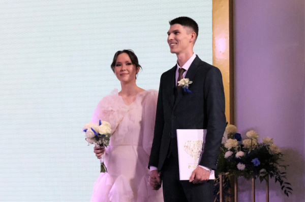 Самарская пара вступила в брак в День региона на выставке-форуме Россия