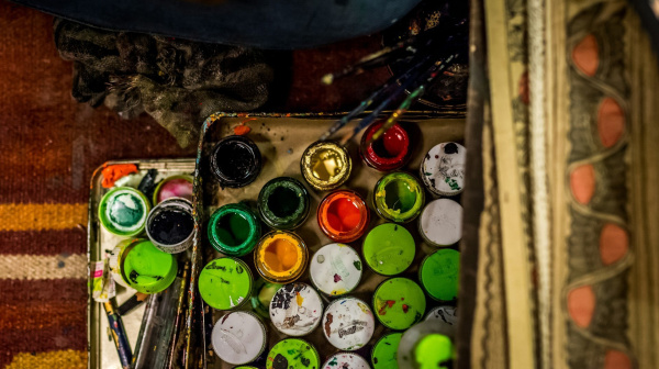 Художник из Берлина зашифровал цитату Стругацких на одном из уральских домов