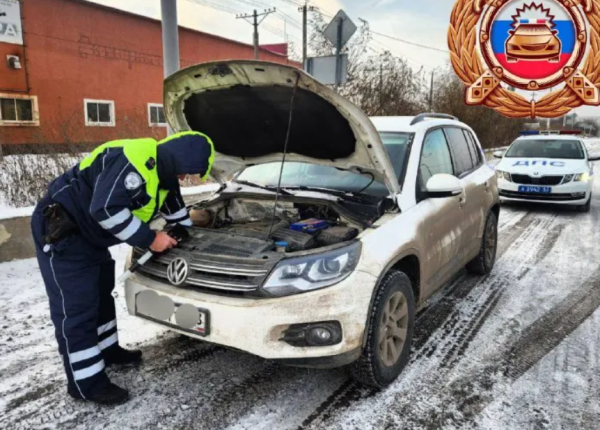 В Самарской области полицейские помогают пострадавшим в ДТП и попавшим в снежный плен