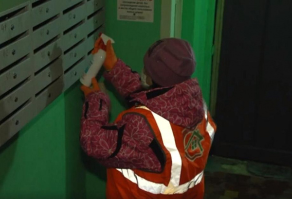 В Самарской области сотрудники УК дезинфицируют подъезды