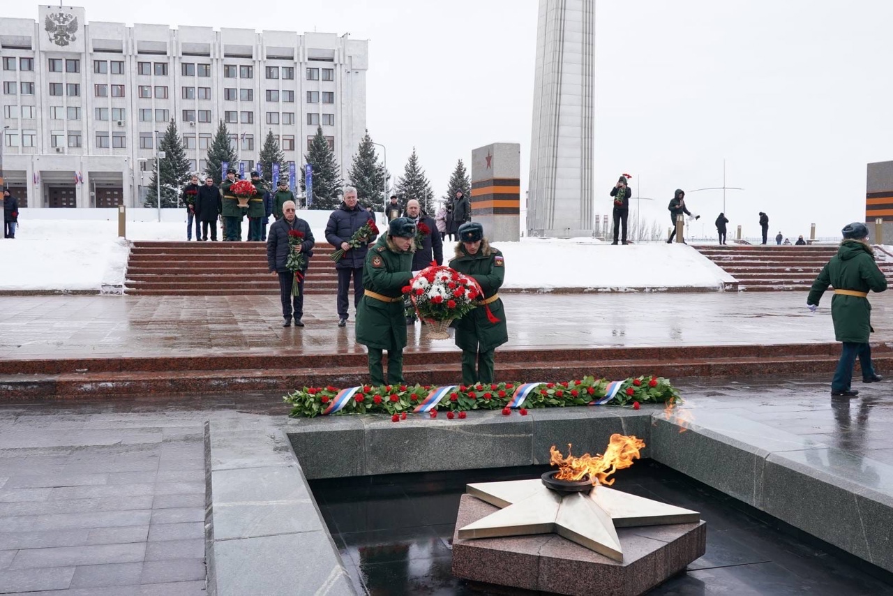 Самара вечно молодой. Площадь памяти Самара. 2 Февраля 2022 года Сталинградская битва. Самара 02.09.2022г. Площадь славы.день памяти. Сталинград символ славы и памяти.