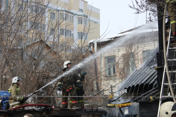 При пожаре на улице Ташкентской в Самаре спасли 10 человек