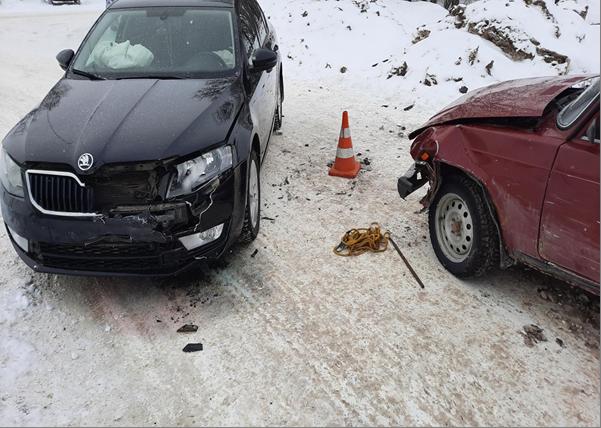 В Кинеле женщина выехала на "встречку" и устроила ДТП