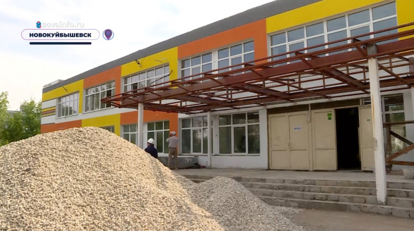 В Новокуйбышевске проверили ход строительства здания театра-студии "Грань" и обновления школы