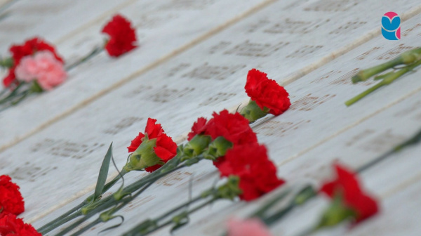 В областной столице прошел митинг у мемориала самарцам, погибшим в локальных конфликтах