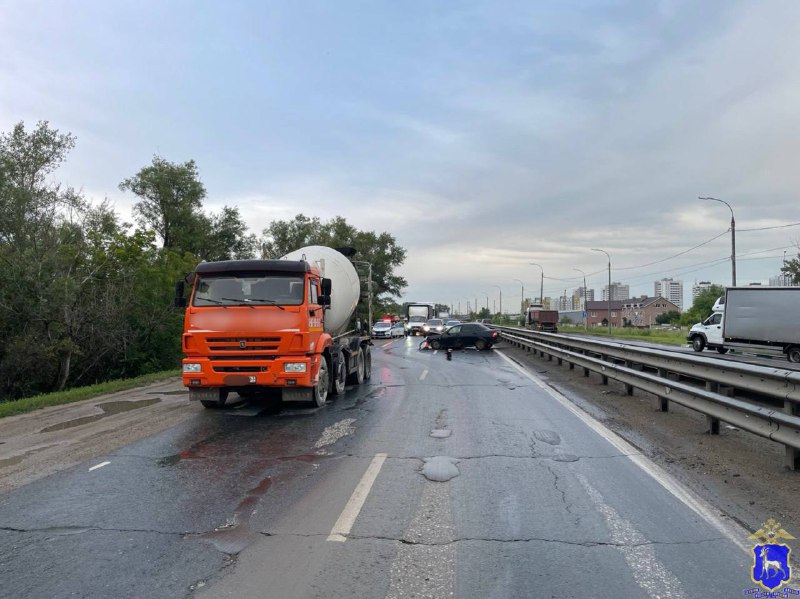 В Самарской области в ДТП с КамАЗом пострадали два человека в LADA Priora