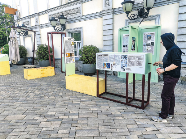 Пионеры, война и классика кино: в Самаре организовали две выставки, приуроченные к 80-летию Победы