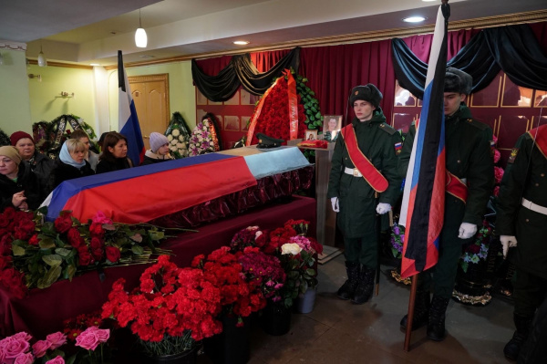 Веселый, отзывчивый, справедливый: в Курумоче попрощались с односельчанином, погибшим в зоне СВО